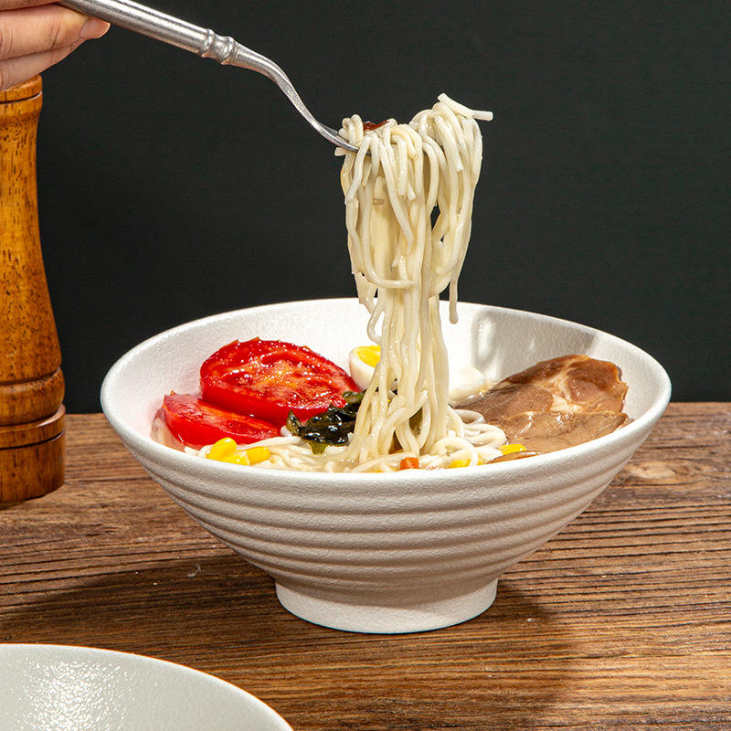 Minimalistisk Keramisk Suppeskål – 9 Tommer, Under-glazefarve, Klassisk Stil