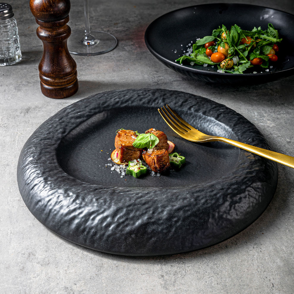 Sort Nordisk Keramisk Stegtallerken – 10 Tommer, Pebble Form